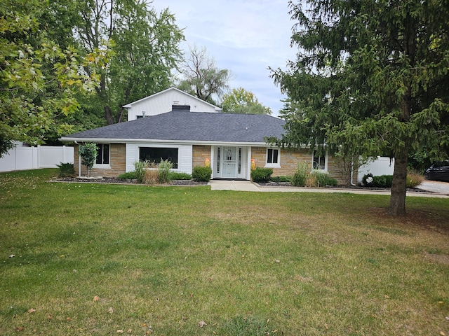 single story home featuring a front lawn