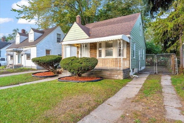 view of front facade with a front lawn