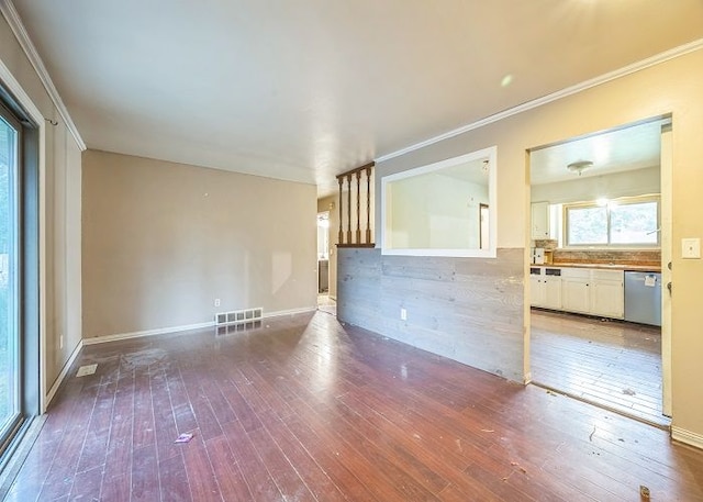 7178 Sherwood Ln, Davison, MI 48423 - unfurnished room featuring crown molding, baseboards, hardwood / wood-style floors, and visible vents