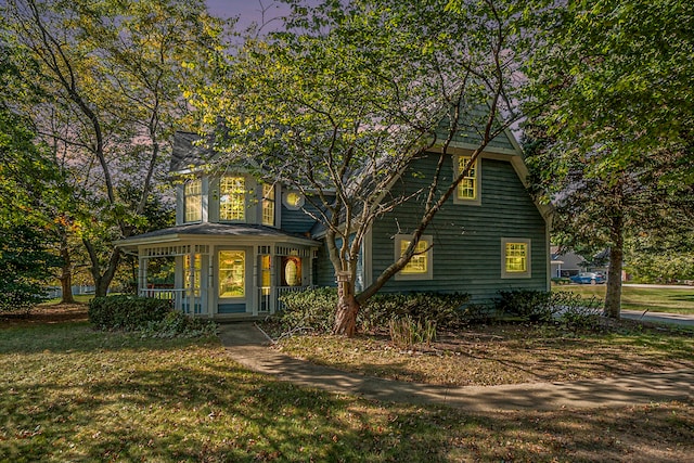 view of front of property featuring a yard and covered porch