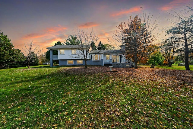 view of front of home featuring a yard