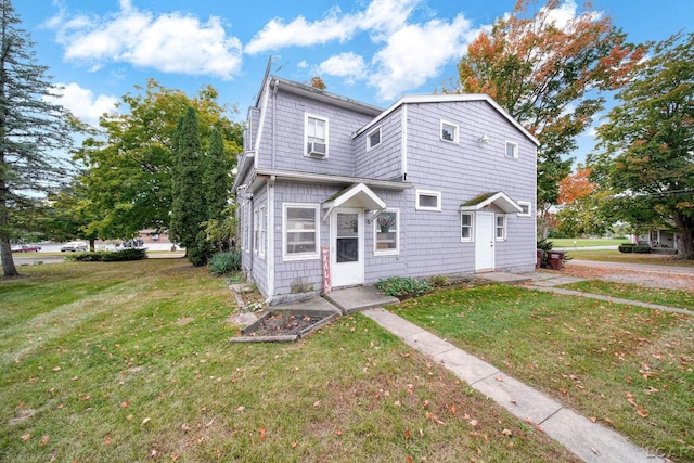 view of front of home featuring a front lawn