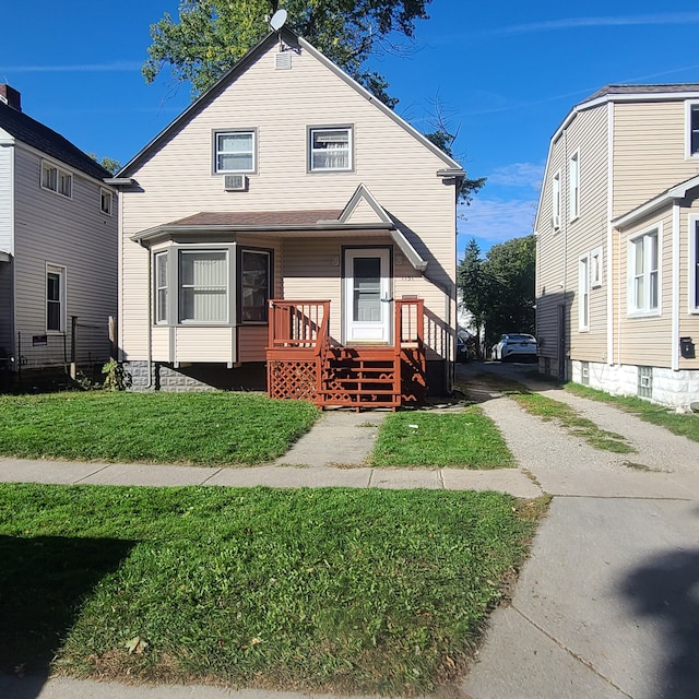 view of front facade featuring a front yard