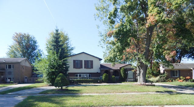 view of front of property with a front lawn