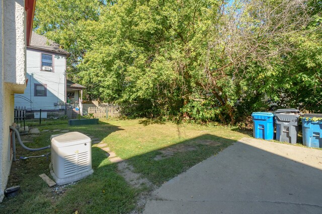 view of yard with a patio