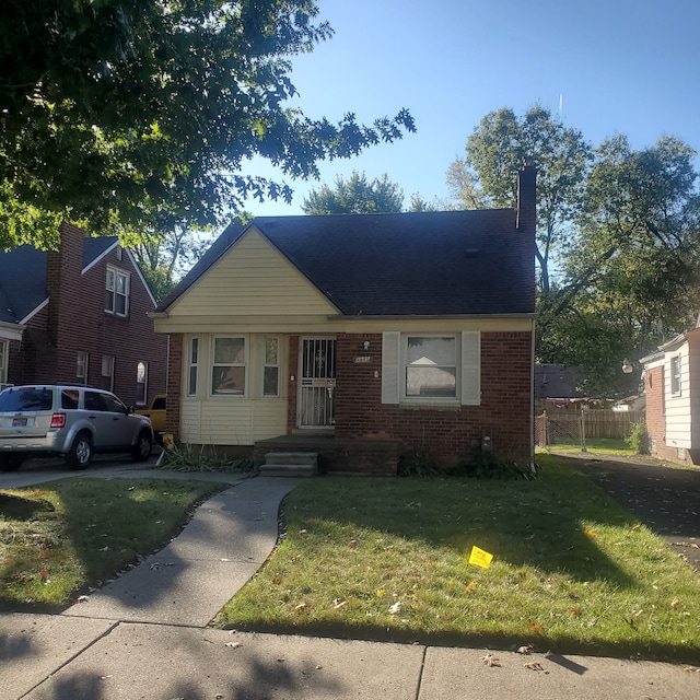 view of front facade with a front yard