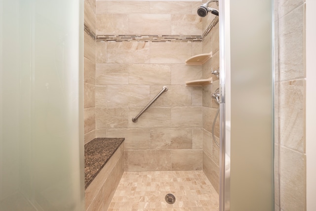 bathroom featuring a tile shower