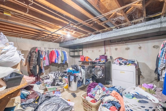 basement featuring independent washer and dryer