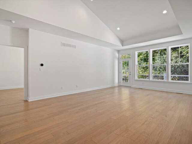 3318 Roseford Blvd, Ann Arbor, MI 48105 - unfurnished room featuring light wood-style flooring, recessed lighting, baseboards, vaulted ceiling, and a smoke detector