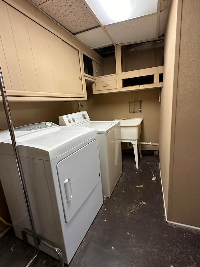 laundry area featuring washer and clothes dryer