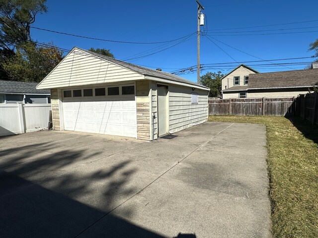 13676 Oakdale St, Southgate, MI 48195 - view of detached garage
