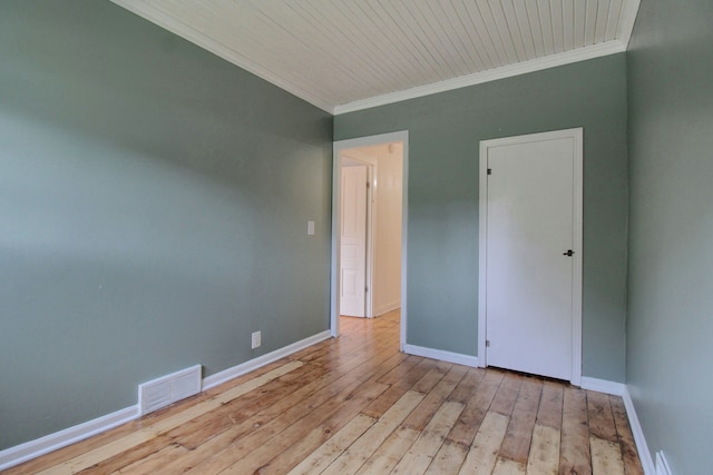 unfurnished room featuring ornamental molding and light wood-type flooring