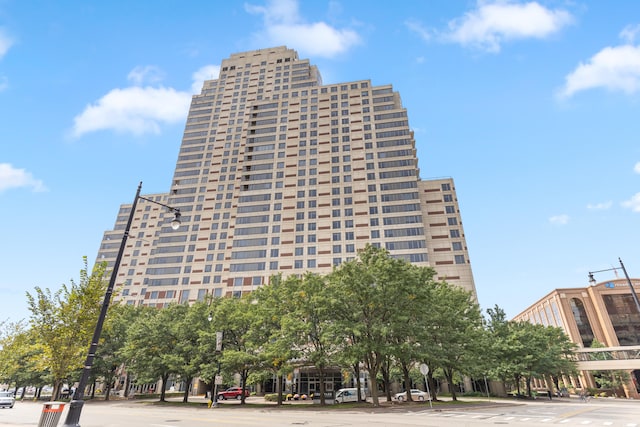 33 Campau Cir NW Unit 2704, Grand Rapids MI, 49503, 2 bedrooms, 2 baths condo for sale