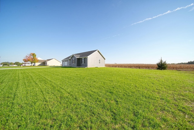 view of yard with a rural view