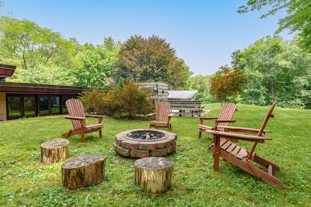 view of yard featuring an outdoor fire pit