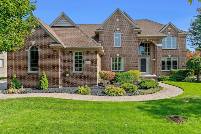 front facade featuring a front yard