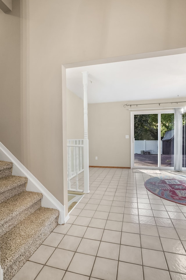 tiled empty room with decorative columns