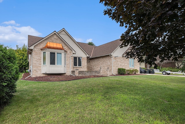 view of front of house featuring a front yard