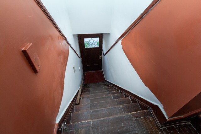 11434 Mcdougall St, Hamtramck, MI 48212 - stairs with baseboards