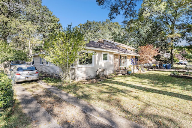 view of front of house with a front yard