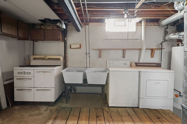 laundry room with cabinets and washing machine and clothes dryer