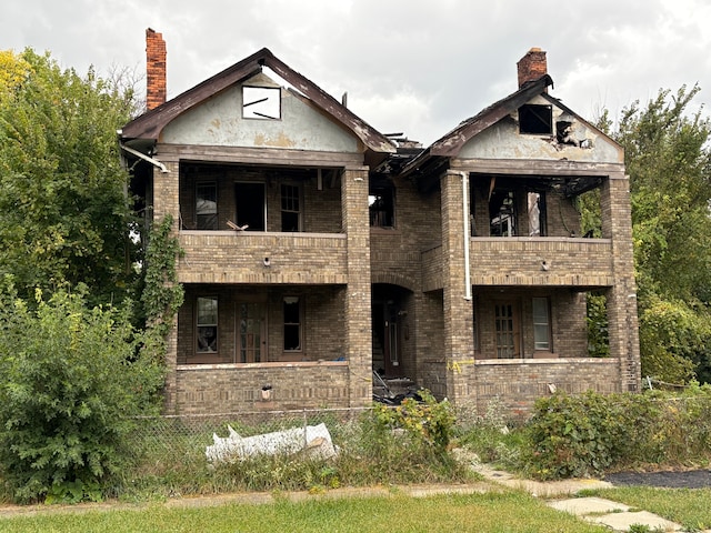 view of front of house featuring a balcony