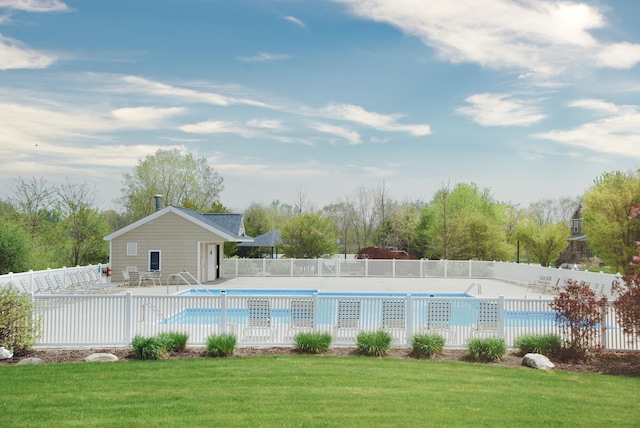 view of swimming pool with a lawn