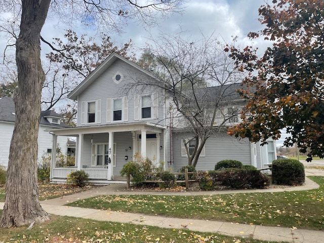 view of front of house with a front lawn