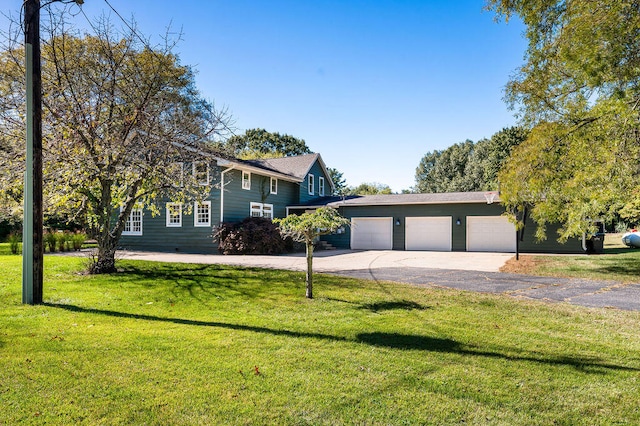 view of front facade with a garage and a front yard