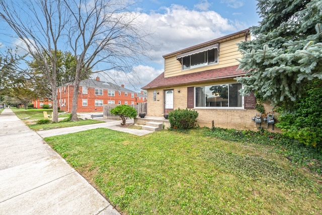 view of front of home featuring a front lawn