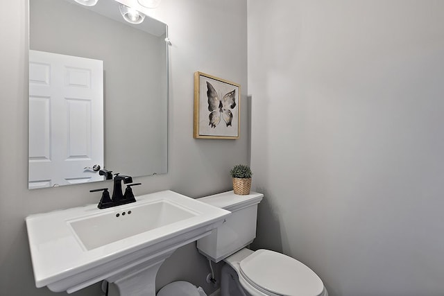 bathroom featuring toilet and sink