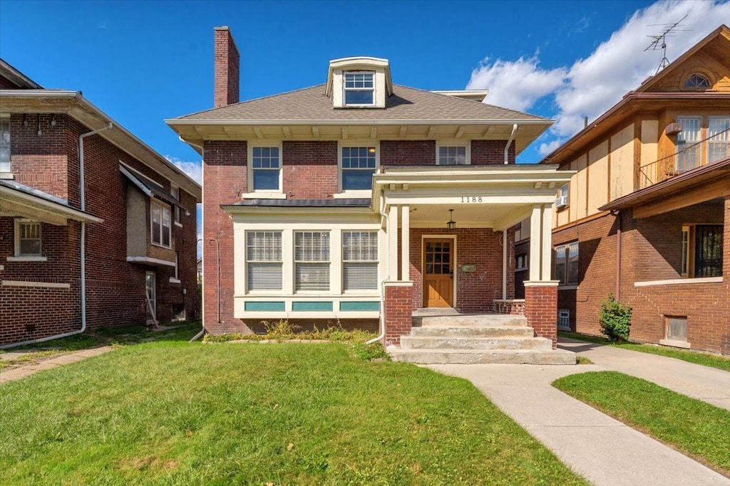 view of front of home featuring a front yard and covered porch