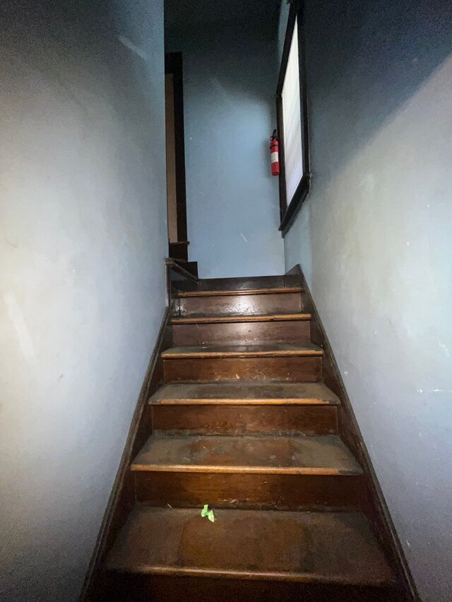 15782 Ohio St, Detroit, MI 48238 - view of stairs