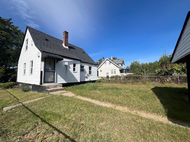 back of house featuring a lawn