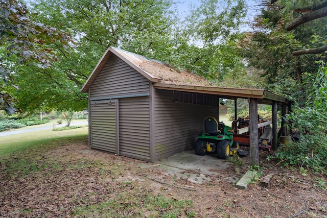 view of outdoor structure with a carport