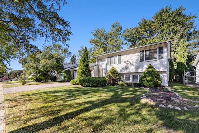 view of front of home with a front lawn