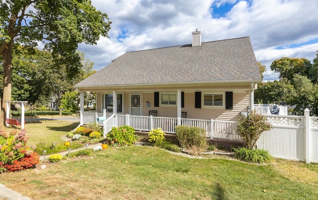 view of front facade featuring covered porch and a front yard