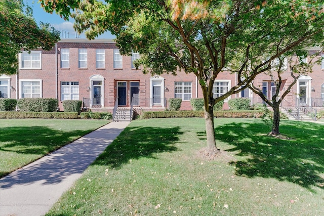 view of front facade with a front yard