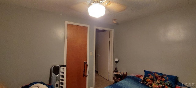 bedroom featuring heating unit and ceiling fan