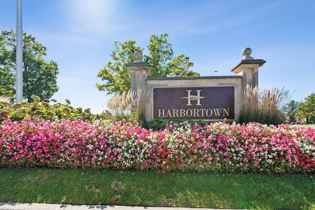 view of community / neighborhood sign