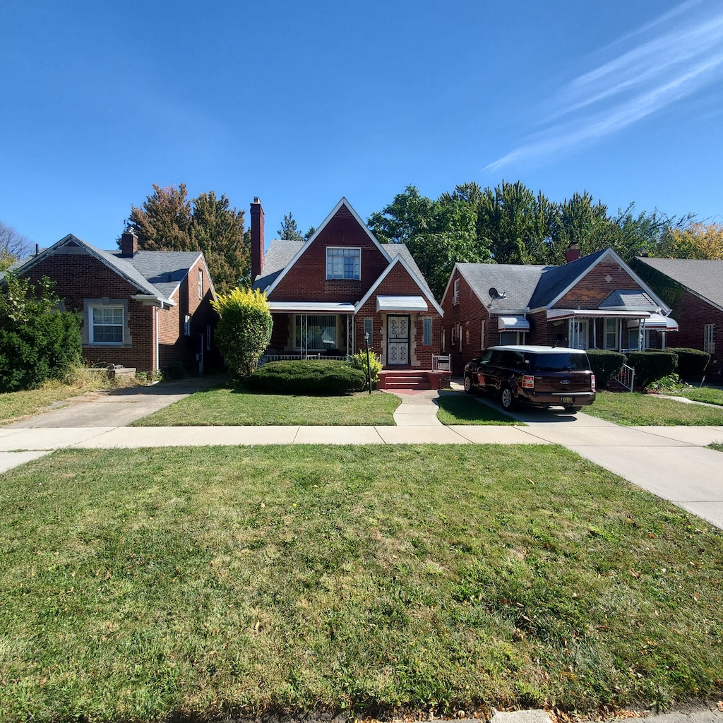 view of front of house with a front yard