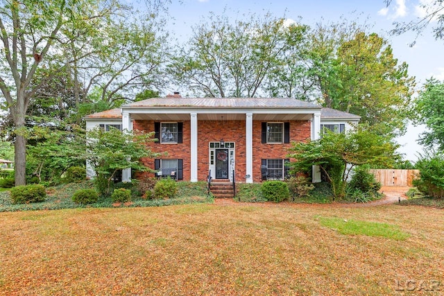 raised ranch featuring a front lawn