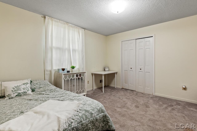 bedroom featuring a textured ceiling, carpet floors, and a closet