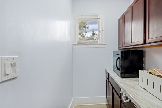 5015 Vancouver St, Detroit, MI 48204 - laundry area featuring baseboards