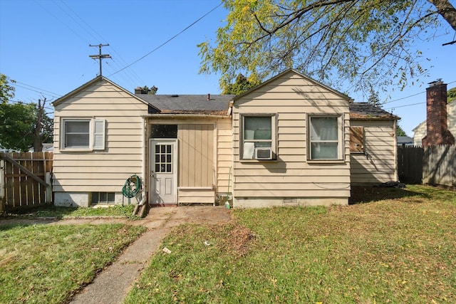 view of front of property with a front lawn