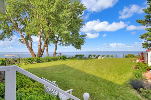 view of yard featuring a water view