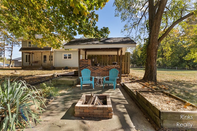 view of patio / terrace with a porch and an outdoor fire pit