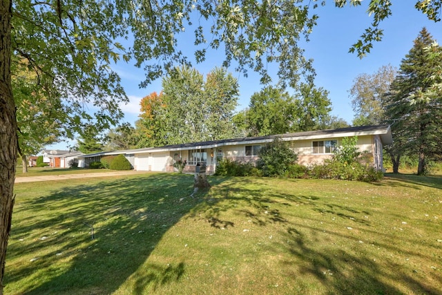 single story home with a front yard