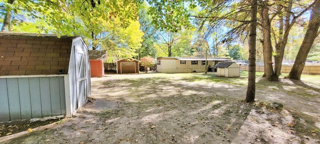 view of yard featuring a storage shed