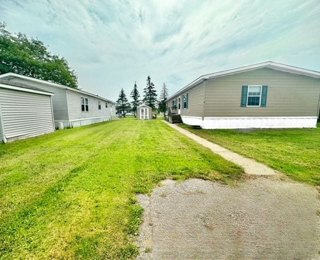 view of yard with a shed